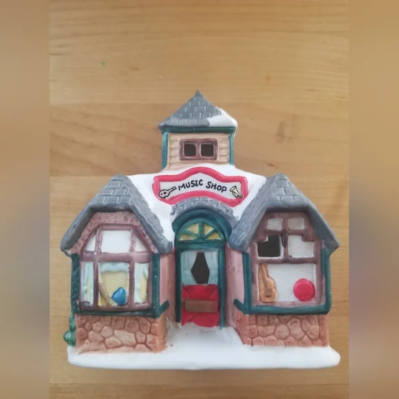 Vintage Holiday Time 6 Piece Village Collectibles House Set - Picture 9 of 10